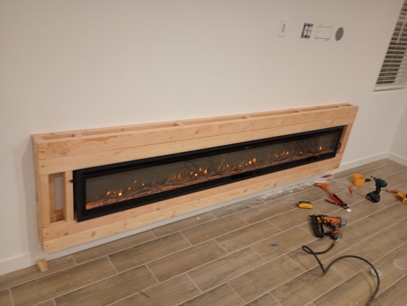Lit linear niche shelf